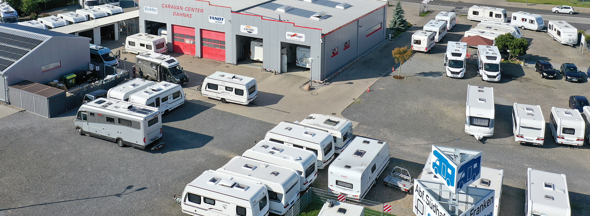 Blick von oben auf das Firmengelände vom Caravan-Center Dahnke.